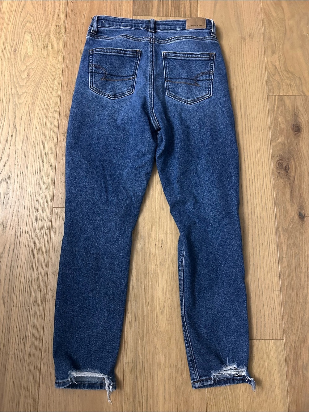 American Eagle Strigid Mom Jeans - Picture 3 of 10